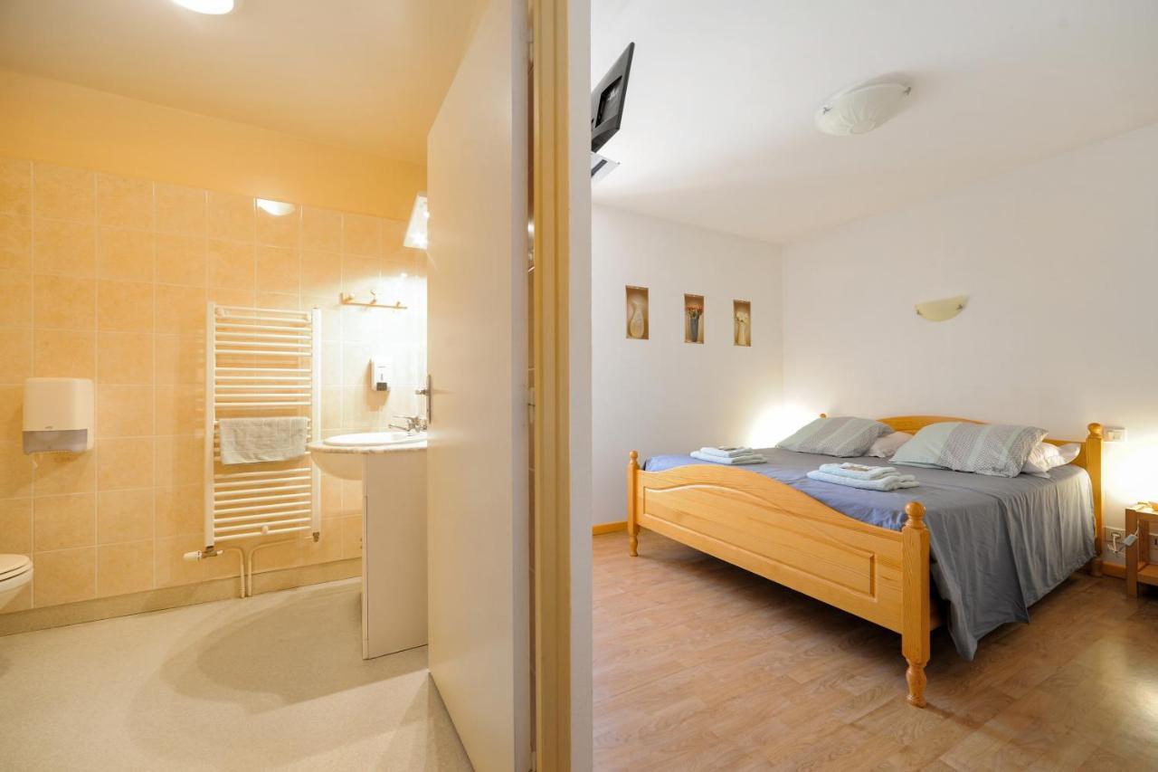 Chambres D'Hotes De L'Auberge L'Astrassadou Rezentieres Luaran gambar